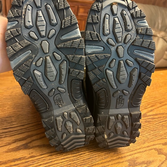 North face boots - Picture 2 of 5